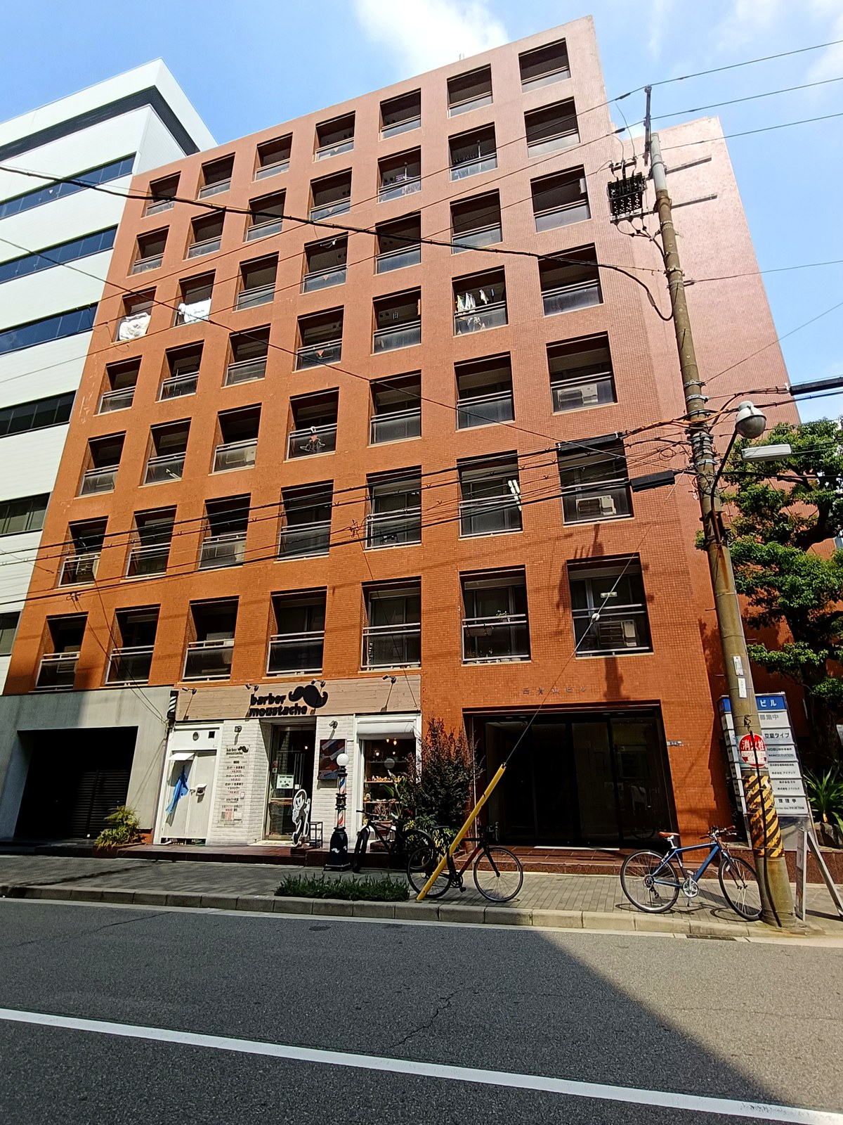 西青山ビルの外観